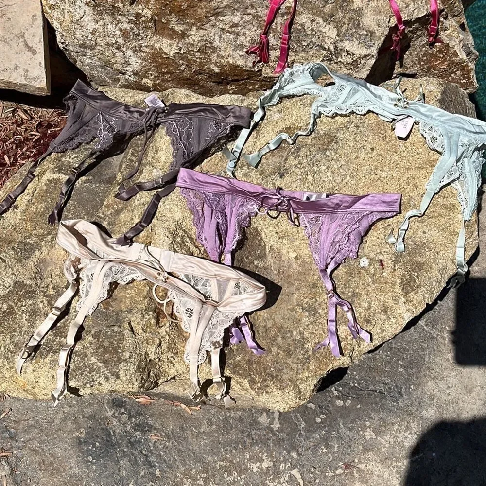 Victoria’s Secret Garters - Picture 3 of 11